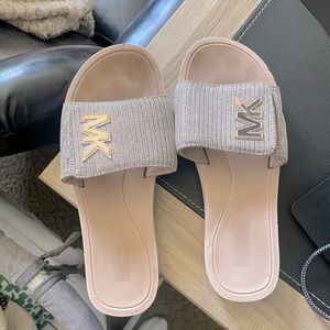MK FOAM SLIDES